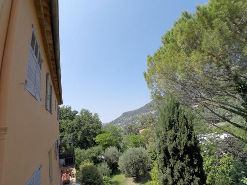 ทัศนียภาพ, Charmant appartement dans maison de village in กราส