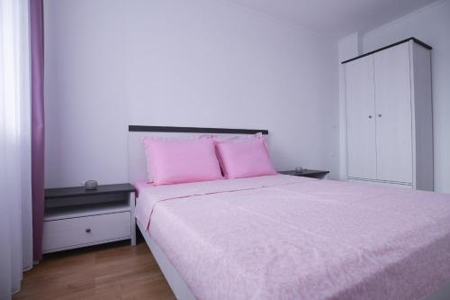 White Apartment, Priština (fotografie 2)
