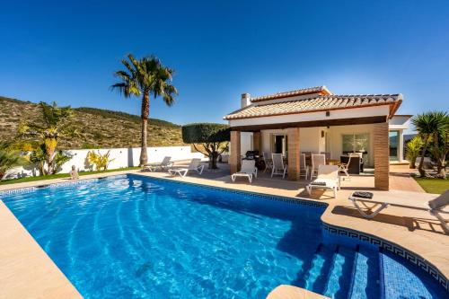 Casas Abiar Holiday Home Sleeps 6 with Pool Air Con and WiFi gîte à louer Casas Abiar