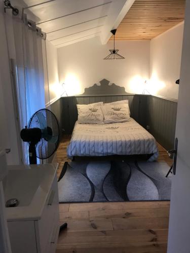 CHARMANT DEUX PIECES AU COEUR DE L'ESTEREL gîte à louer L'Église