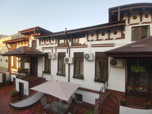 Joe Hostel - image 10