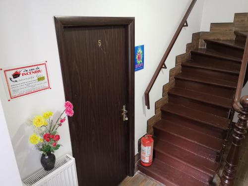 Joe Hostel - image 6