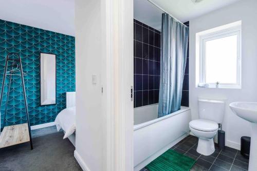 5 Bedroom House Manchester Hosted By MCR Dens