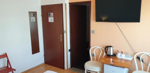 Apartments and Rooms Ivana - image 9