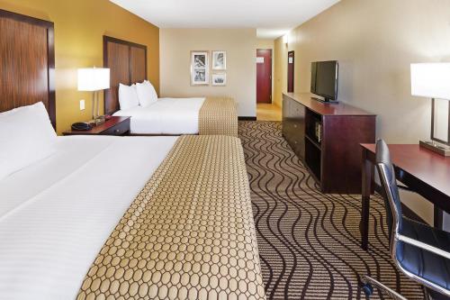 Deluxe Queen Room with Two Queen Beds