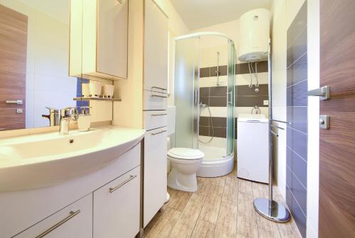 Oak Meadow Apartment