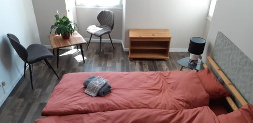 1 queen bed