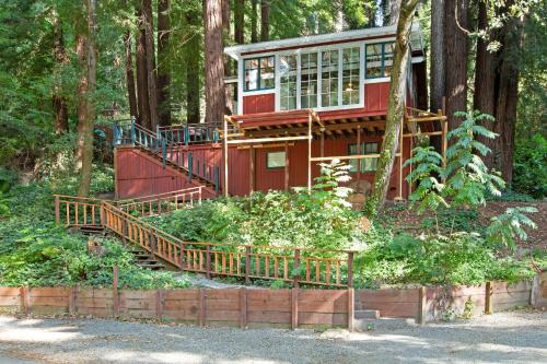 Mt. Hermon Treehouse - image 9