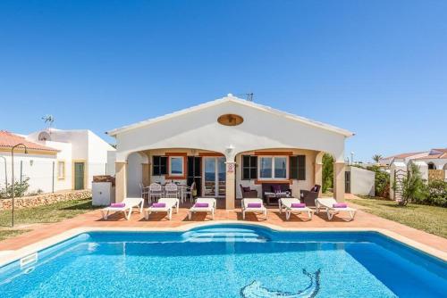 Cap d'Artrutx Villa Sleeps 6 with Pool Air Con and WiFi gîte à louer Urbanització Tamarinda