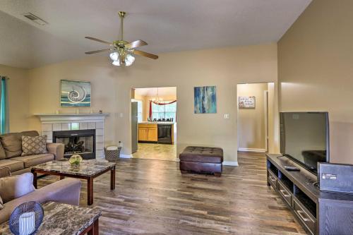 Memphis House with Yard 25 Minutes to Beale Street! in Memphis, USA