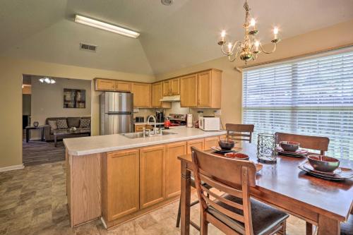 Memphis House with Yard 25 Minutes to Beale Street! in Memphis, USA