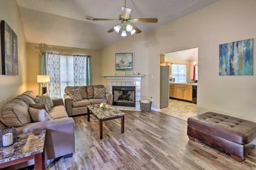 Memphis House with Yard 25 Minutes to Beale Street! in Memphis, USA