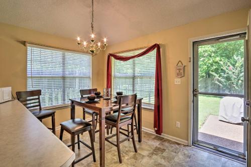 Memphis House with Yard 25 Minutes to Beale Street! in Memphis, USA