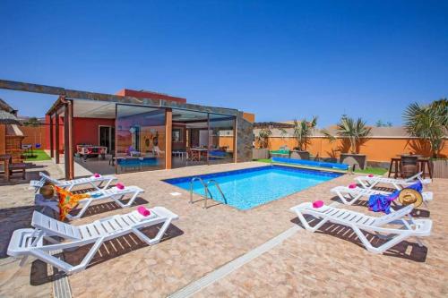 Urbanizacion Fuerteventura Golf Club Villa Sleeps 6 with Pool and WiFi gîte à louer Las Salinas
