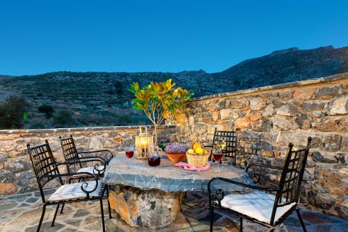 Facilities, Yiannis Retreat in Itanos