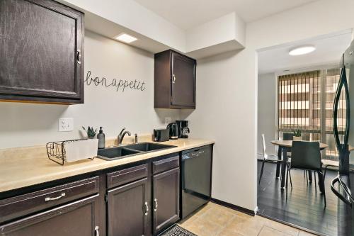 1BR Bustling area near Shops, Restaurants, Train