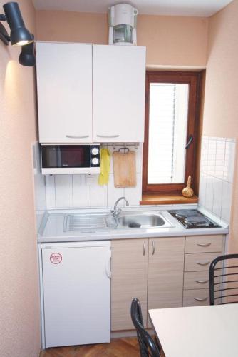 Apartments by the sea Tisno Murter - 5113 - image 7