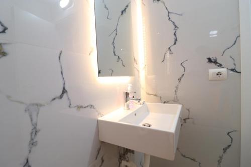 Hotel Tatzati 2 – Saranda, OR