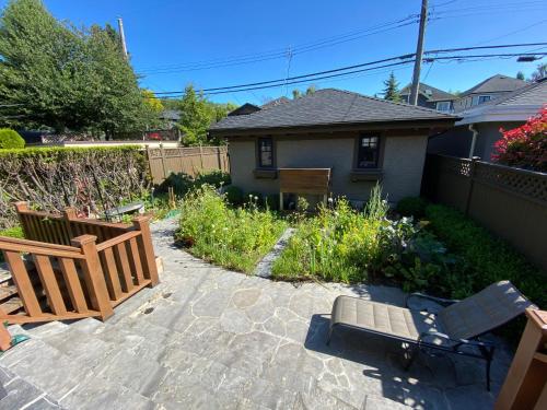 Vancouver West fancy and spacious one-bedroom suite with high-end billiards