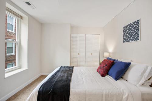 Vogue Apartment next to ForestPark/WashU/BJC in Maryland Heights, USA