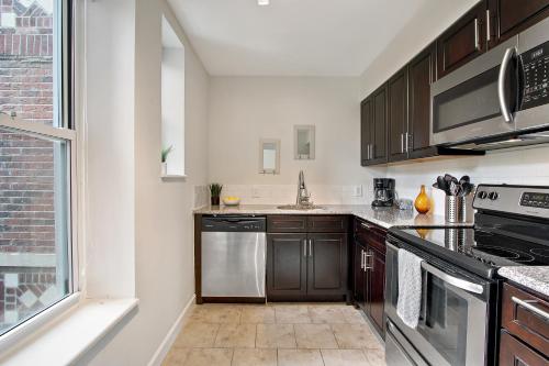Vogue Apartment next to ForestPark/WashU/BJC in Maryland Heights, USA