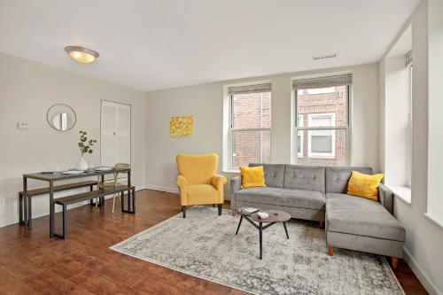 Vogue Apartment next to ForestPark/WashU/BJC in Maryland Heights, USA