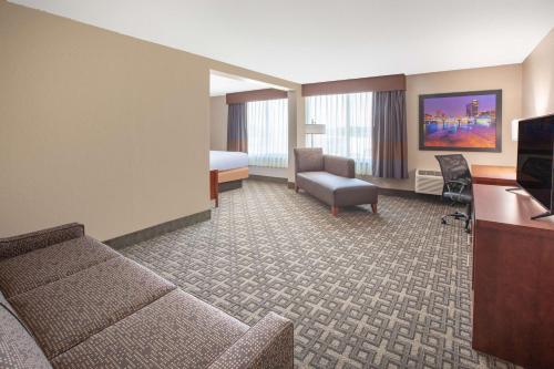Baymont by Wyndham Grand Rapids Near Downtown - image 3