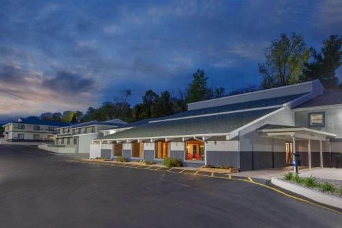 Days Inn & Suites by Wyndham Wisconsin Dells