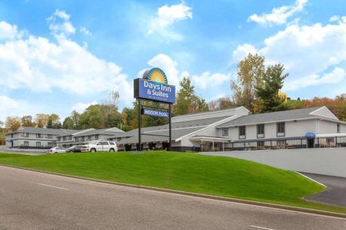 Days Inn & Suites by Wyndham Wisconsin Dells in Wisconsin Dells, USA