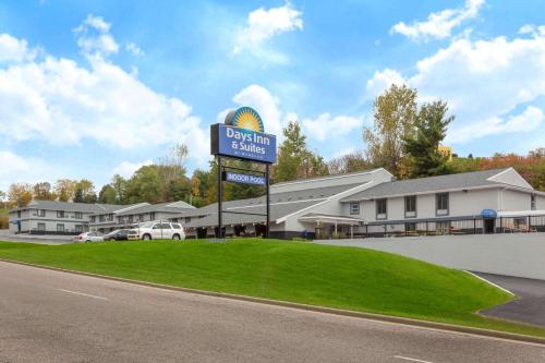 Days Inn & Suites by Wyndham Wisconsin Dells