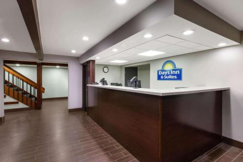 Days Inn & Suites by Wyndham Wisconsin Dells