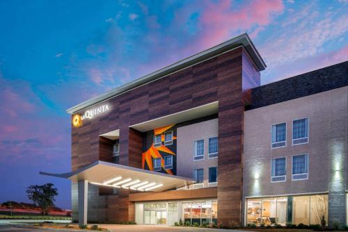 La Quinta Inn & Suites by Wyndham Lewisville