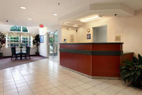 Lobby, Super 8 By Wyndham Harbison/Parkridge Hospital in Columbia