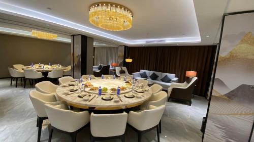 Restaurant, Ocean Delight Boutique Hotel in Central