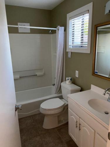 Sea Breeze Inn - Pacific Grove Room Type - Cottage