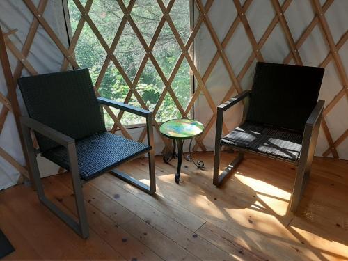 La Lumineuse des yourtes du petit ruisseau in Saint-Paulin