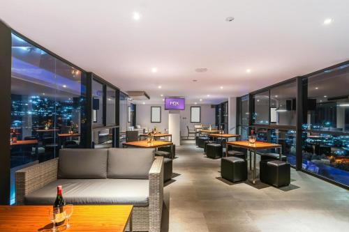 Pub/salon, FOX JAYAPURA in Irian Jaya