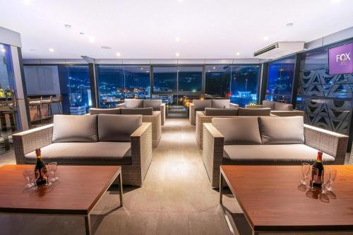 Pub/salon, FOX JAYAPURA in Irian Jaya