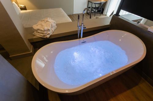 Deluxe Suite with Spa Bath