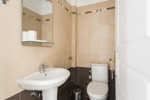 Superb & Comfy 2BD Apartment in Marousi by UPSTREET - image 10