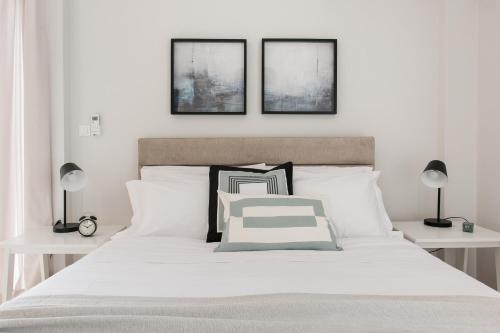 Superb & Comfy 2BD Apartment in Marousi by UPSTREET - image 2