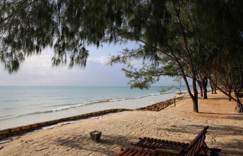 Sultan Sands Island Resort image 15