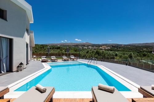 TreeTop Villa I, Private Pool, BBQ & Playground, By ThinkVilla - Location, gîte - Pangalochori