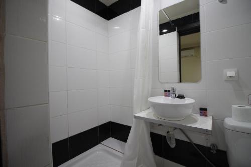 Double or Twin Room with Private Bathroom image 6