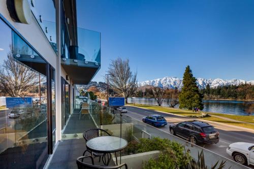 TAHUNA LAKEFRONT LUXURY, Central Location