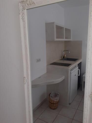 simos luxury apartments - image 13