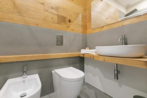 Double Room image 10