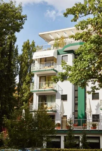 Bernstein Hotel Villa Kastania in Berlin, Deutschland