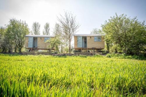 Perkins luxury shepherd huts - image 4