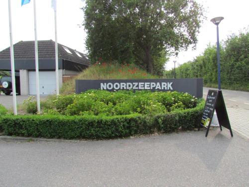 Mosselbank 93 - Noordzeepark Ouddorp, with private front and back garden near the beach - not for companies